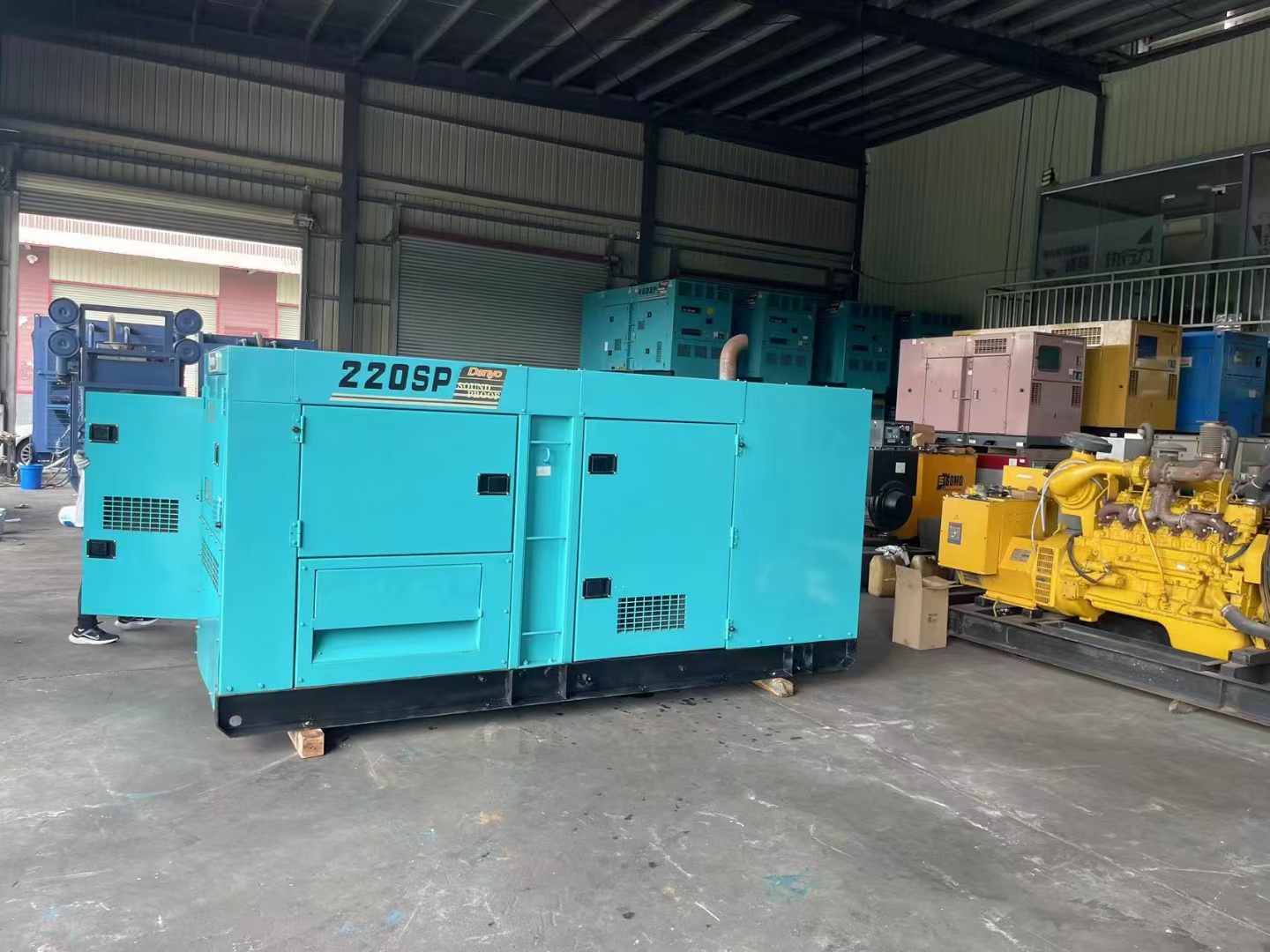 富源800kW 柴油发电机的输出电流波动范围是多少？